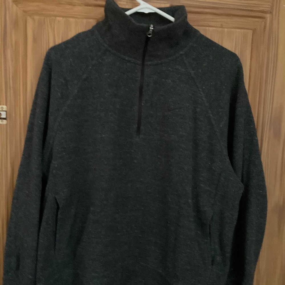 Size Large Women’s (easily unisex, not women’s fit) Nike Quarter Zip Charcol pul